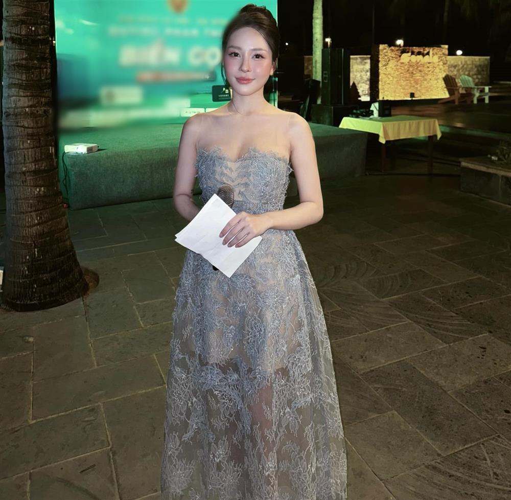 Trâm Anh được khen đẹp ngọt ngào với áo hai dây, váy ngắn-3