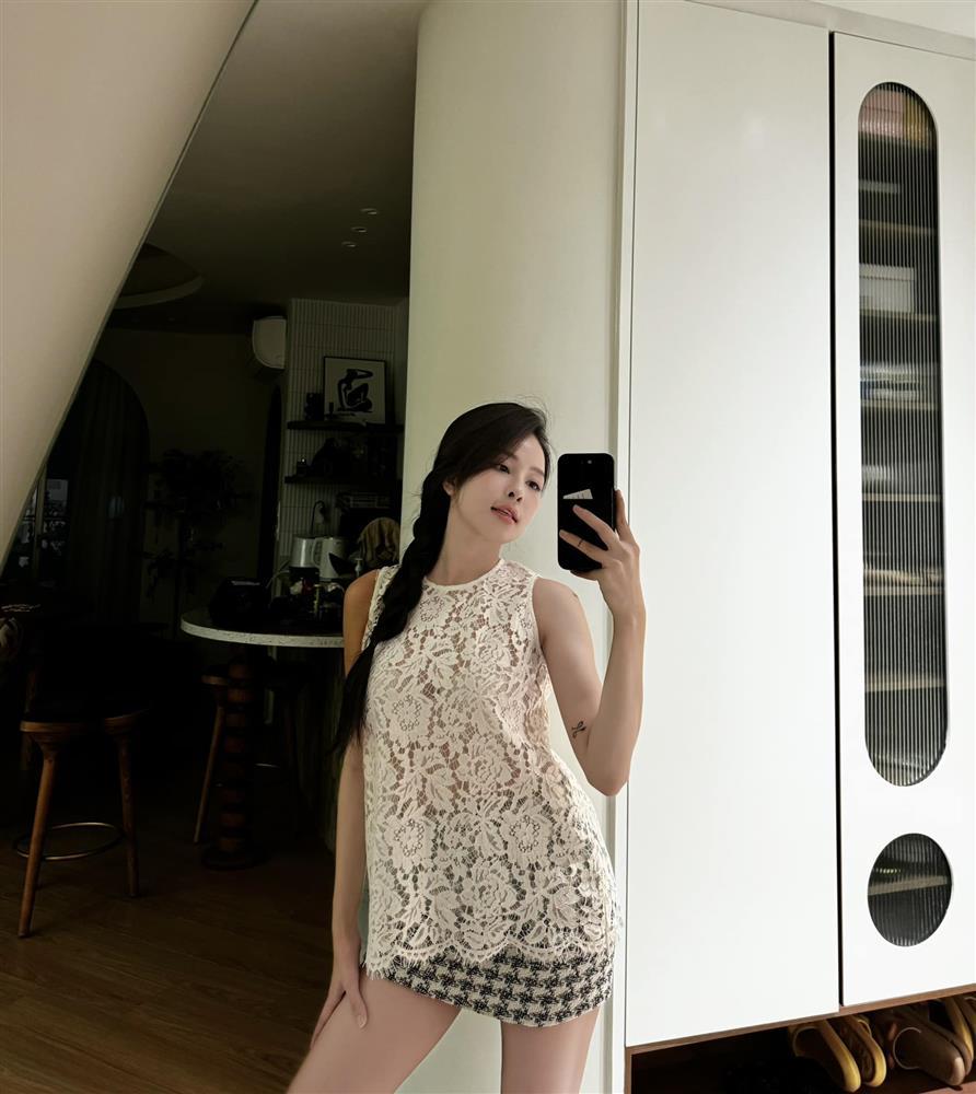 Trâm Anh được khen đẹp ngọt ngào với áo hai dây, váy ngắn-4