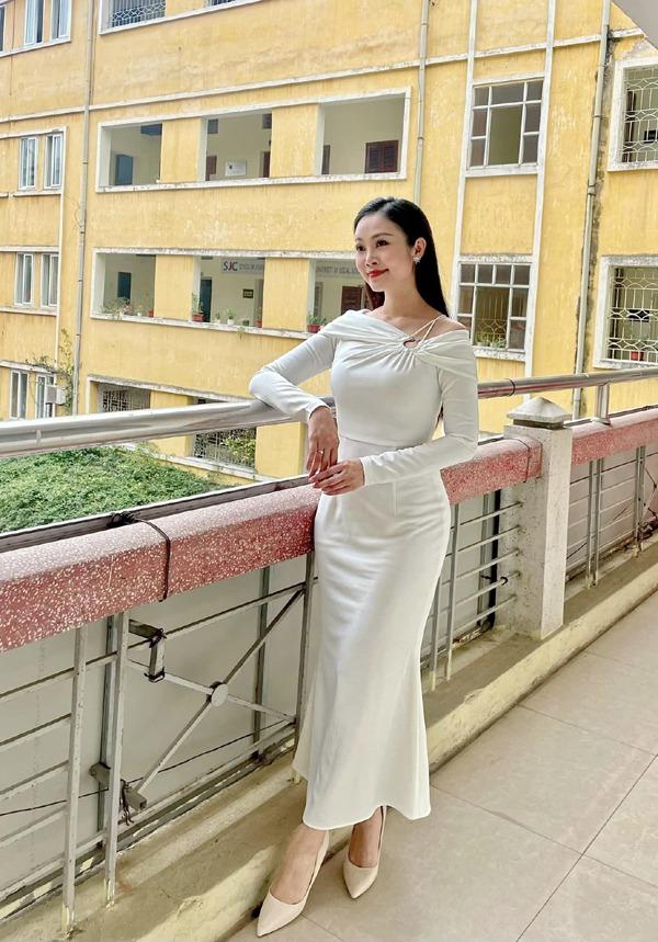 Nhan sắc đời thực xinh đẹp của MC Thùy Linh-4