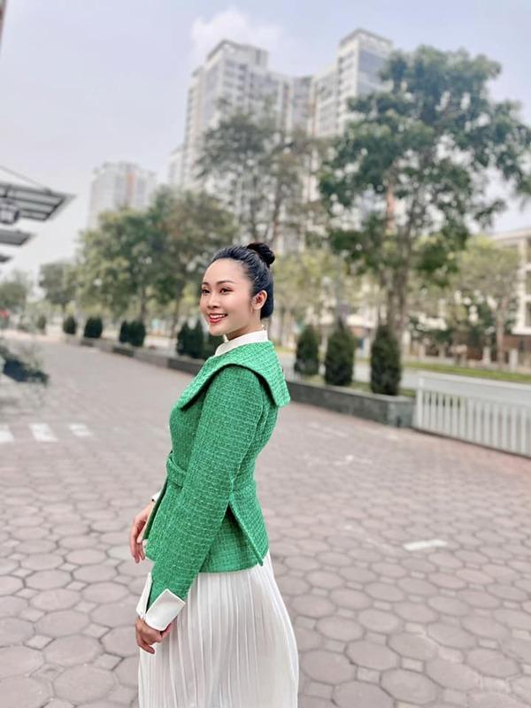 Nhan sắc đời thực xinh đẹp của MC Thùy Linh-5