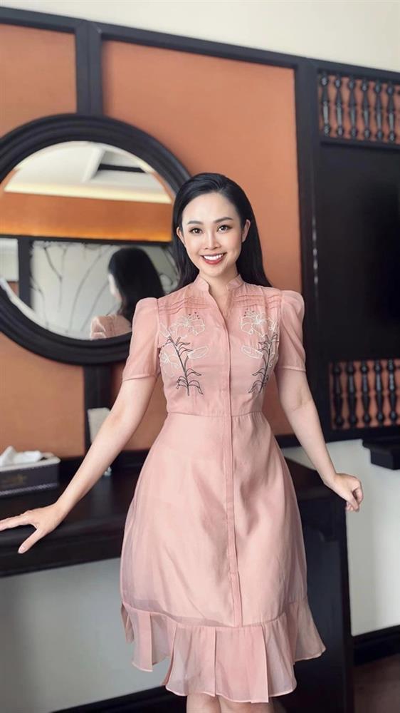 Nhan sắc đời thực xinh đẹp của MC Thùy Linh-7