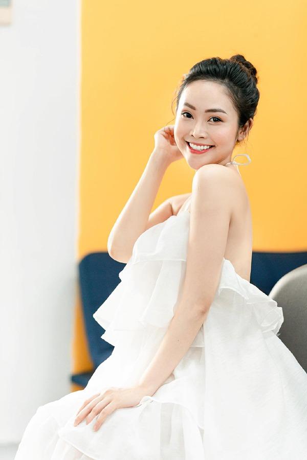 Nhan sắc đời thực xinh đẹp của MC Thùy Linh-8
