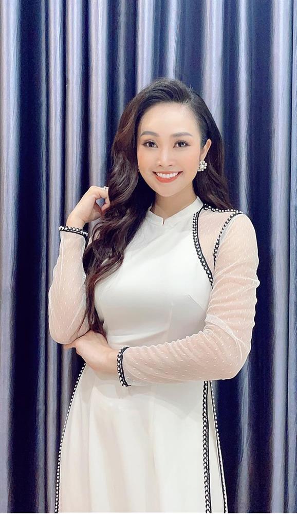 Nhan sắc đời thực xinh đẹp của MC Thùy Linh-9