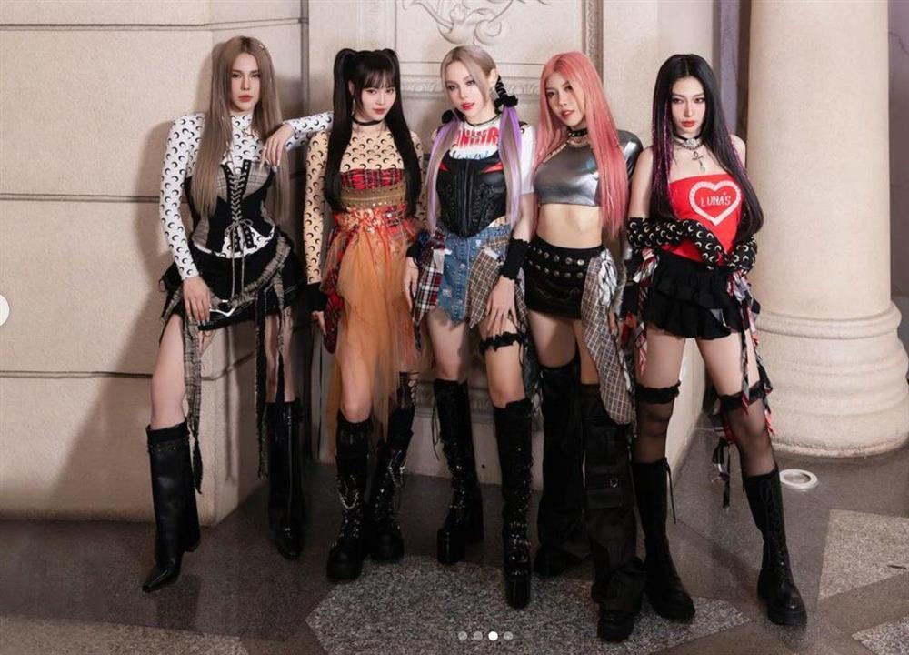 Diệp Lâm Anh đi diễn chăm mặc đồ cut out, tôn body-5