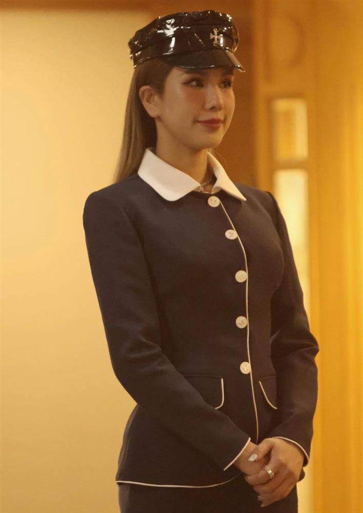 Diệp Lâm Anh đi diễn chăm mặc đồ cut out, tôn body-7