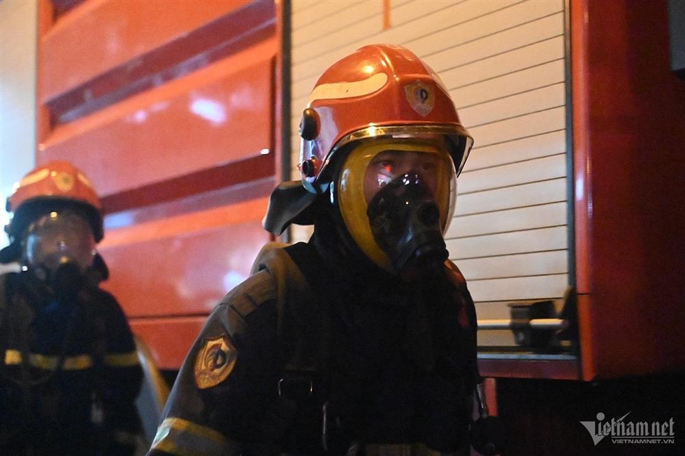 Cháy lớn tại phố Định Công Hạ, Giám đốc Công an Hà Nội trực tiếp xuống hiện trường-8