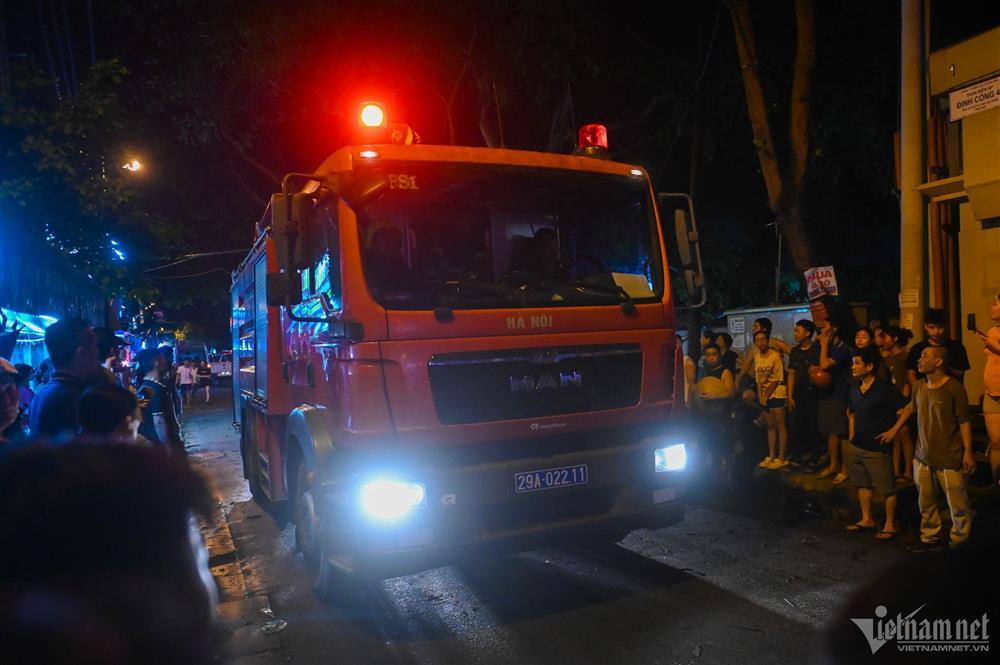 Hiện trường vụ cháy khiến 4 người tử vong tại Định Công Hạ-5