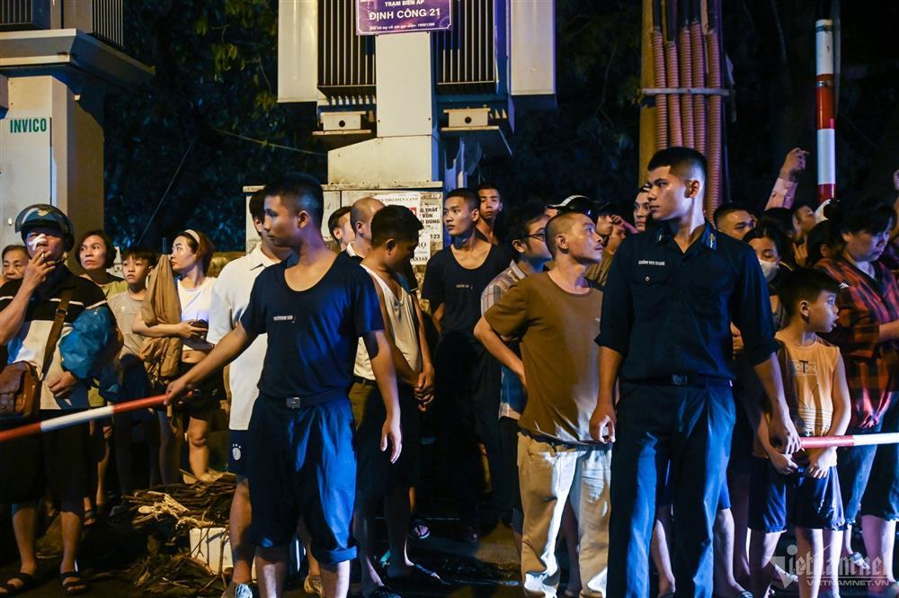 Hiện trường vụ cháy khiến 4 người tử vong tại Định Công Hạ-9