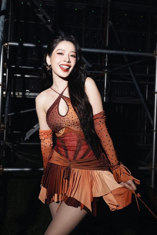 Hot: Chi Pu bị bắt gặp xuất hiện tình tứ bên một người đàn ông tại Anh-5