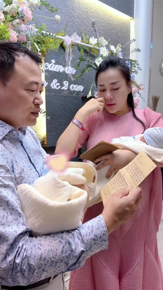 Phương Oanh và Shark Bình công khai cận khuôn mặt 2 nhóc tỳ hào môn, vóc dáng mẹ bỉm gây chú ý-6