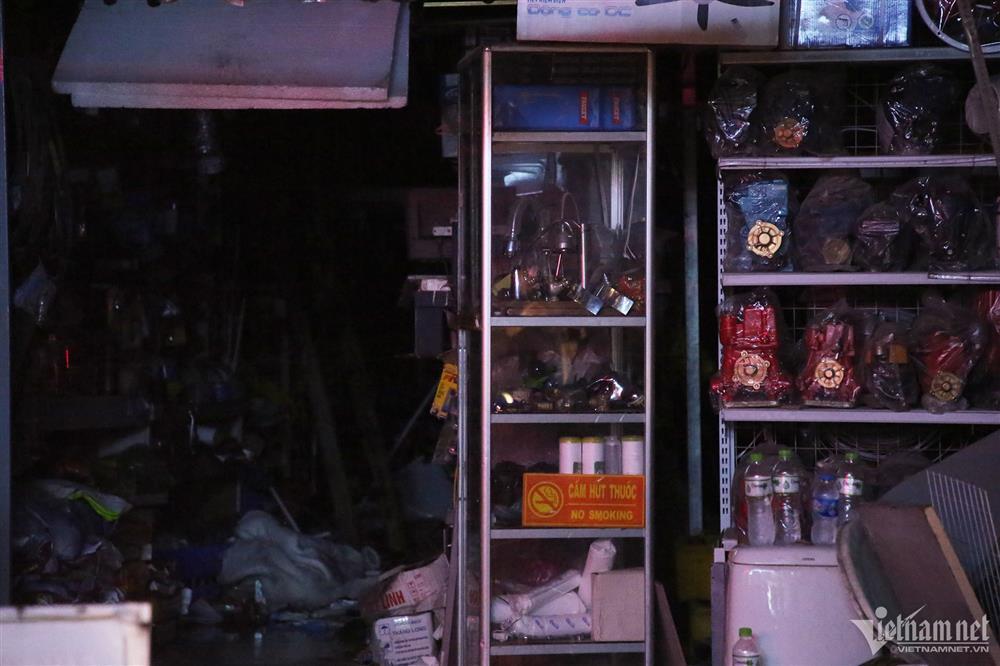 Cháy ở Định Công Hạ: Thảm kịch báo trước khi hàng hóa bịt kín lối thoát nạn-4