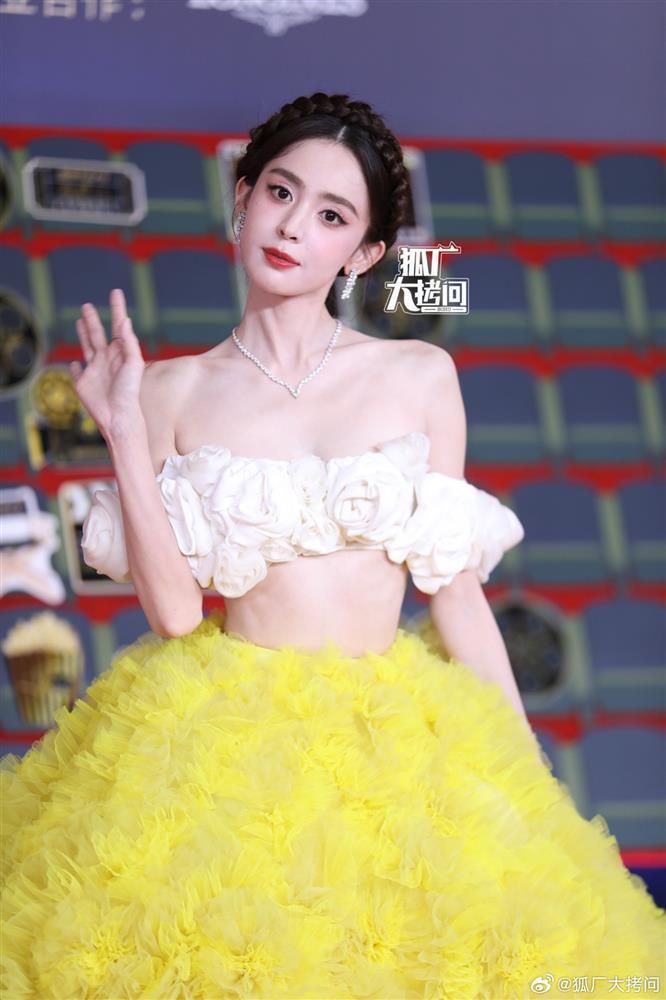 Mỹ nhân Tân Cương bị chê da bọc xương-1