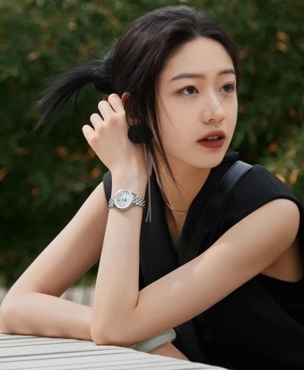 Nam thần gen Z đang hot của làng phim truyền hình bị 2 bạn diễn nữ dở trò lợi dụng-4