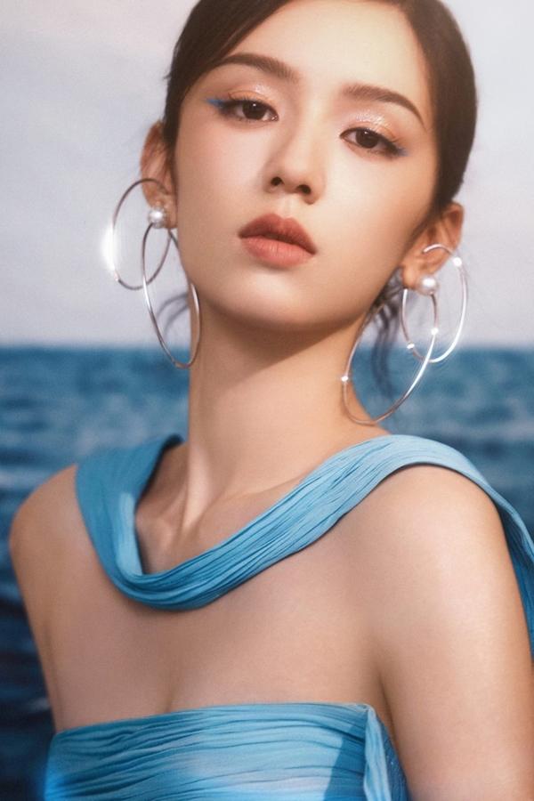 Nam thần gen Z đang hot của làng phim truyền hình bị 2 bạn diễn nữ dở trò lợi dụng-10