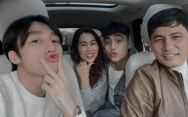 Những ông bố của sao Việt sở hữu nhan sắc tinh hoa hội tụ: Bố ruột Thùy Tiên như diễn viên điện ảnh, bố Sơn Tùng sành điệu-5