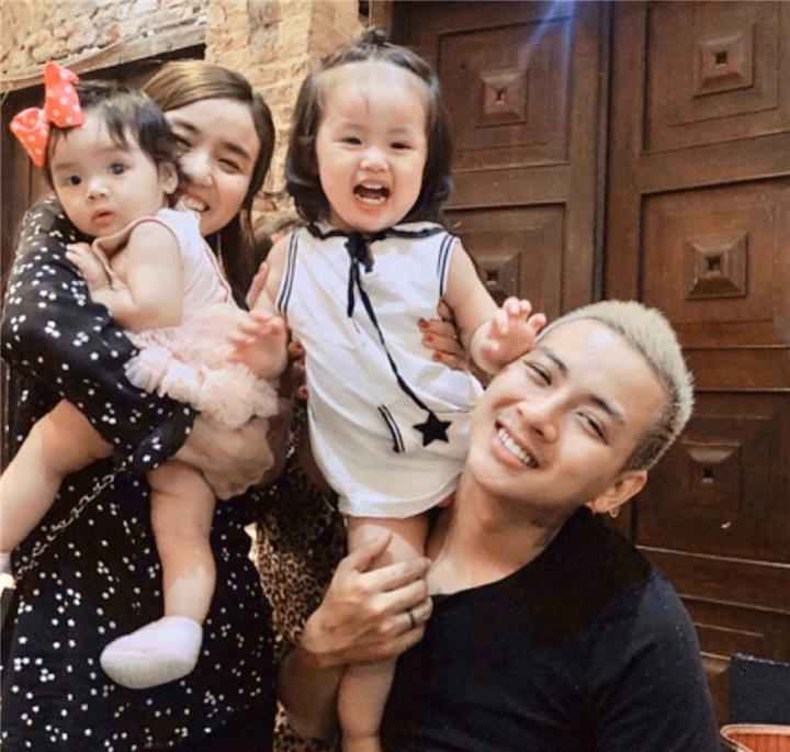 Trước ly hôn, cuộc sống của Hoài Lâm và vợ cũ Cindy Lư được thể hiện qua cách đặt tên 2 ái nữ dài 5 chữ rất đặc biệt, mối quan hệ liên kết mật thiết với bố mẹ-1