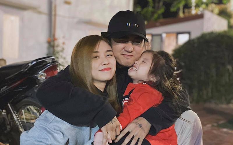 Trước ly hôn, cuộc sống của Hoài Lâm và vợ cũ Cindy Lư được thể hiện qua cách đặt tên 2 ái nữ dài 5 chữ rất đặc biệt, mối quan hệ liên kết mật thiết với bố mẹ-9