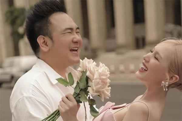 Hậu ly hôn streamer giàu nhất Việt Nam, fan soi lại loạt hình ảnh bỏng mắt của Xoài Non-7