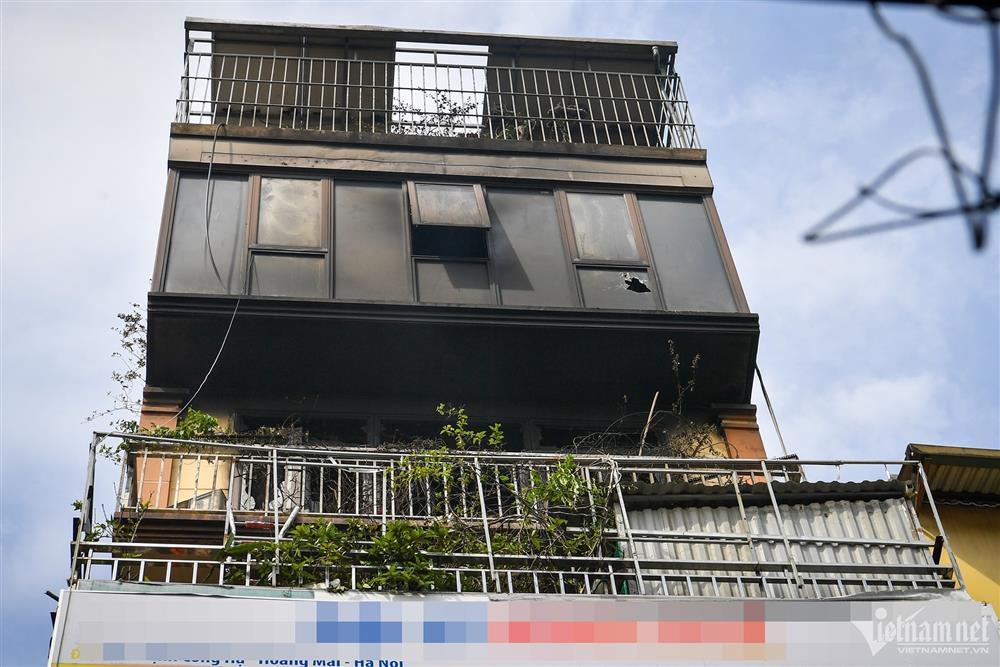 3 người thoát nạn trong vụ cháy ở phố Định Công Hạ-1
