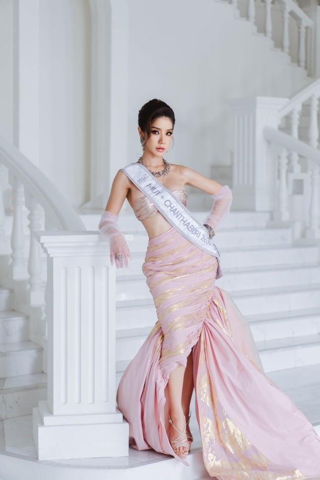 Thí sinh Hoa hậu Hoàn vũ Thái Lan bị đối thủ hất váy vào mặt-1