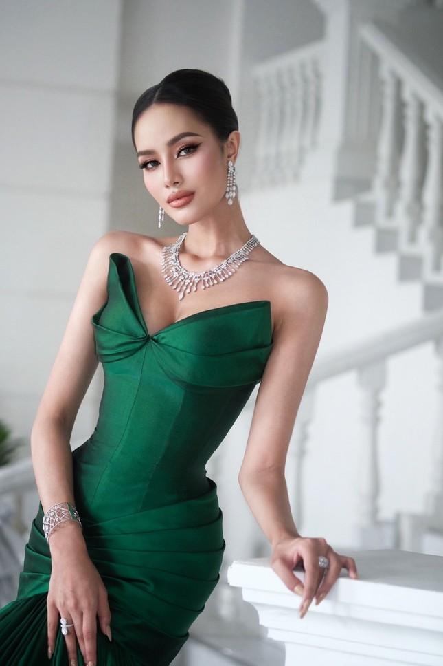 Thí sinh Hoa hậu Hoàn vũ Thái Lan bị đối thủ hất váy vào mặt-6