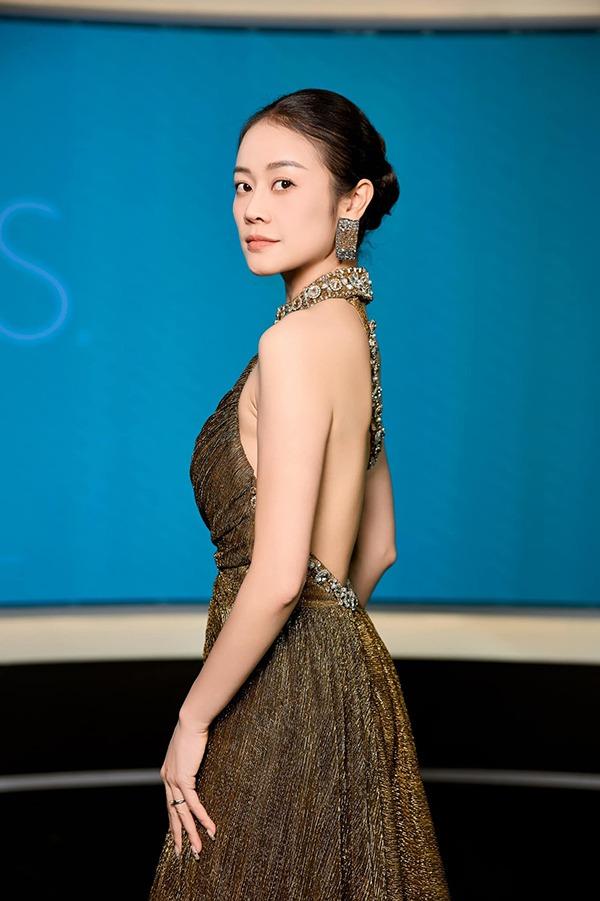 Nhan sắc đời thực MC Phí Linh-7