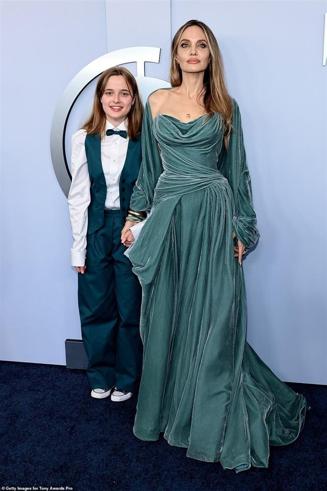 Angelina Jolie trông kiêu ngạo-2