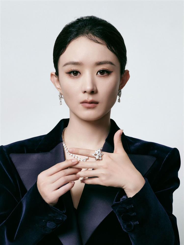 Tiết lộ loạt ảnh chụp lén Triệu Lệ Dĩnh tại sự kiện, nhan sắc ra sao mà gây bão cõi mạng?-4