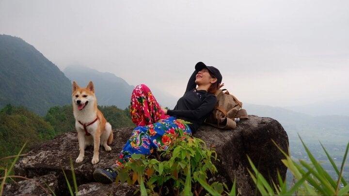 Chú chó thành idol mạng nhờ chinh phục 7 ngọn núi khó trèo ở Việt Nam-2