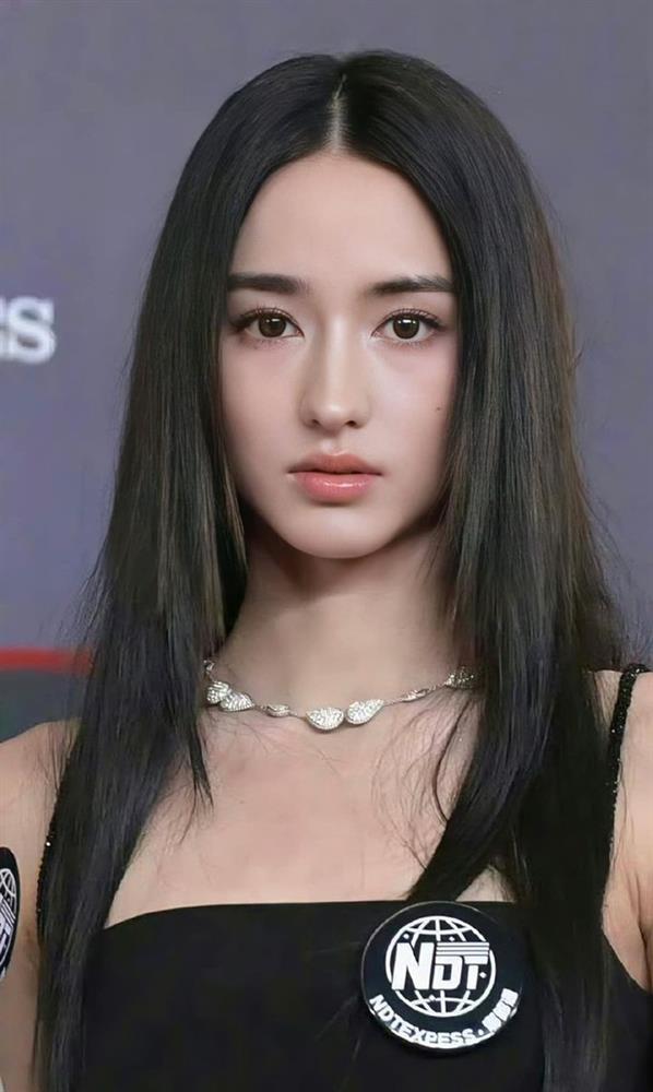 Mỹ nhân 2003 khiến MXH náo loạn vì visual đỉnh cao, nhan sắc vô thực như AI tạo ra-1