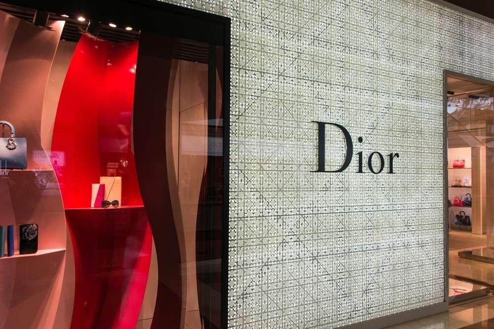 Dior mua túi từ thầu phụ 1,4 triệu, bán giá gần 70 triệu?-1