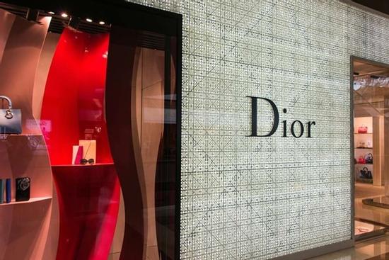 Dior mua túi từ thầu phụ 1,4 triệu, bán giá gần 70 triệu?