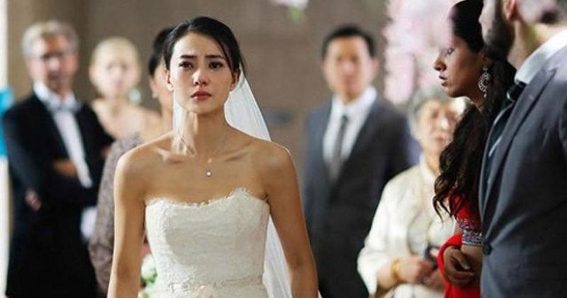 Ngày tôi kết hôn, chồng cũ mướn ô tô chở cả họ đến dự, mẹ anh lao lên giật mic nói những lời ai nấy ngỡ ngàng-1