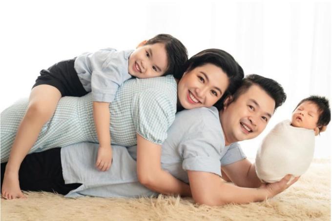 Từng là ngôi sao phòng vé nhưng Lê Khánh có 3, 4 năm bị chôn vùi vì tin đồn hét giá cát-xê, hôn nhân 10 năm viên mãn-7