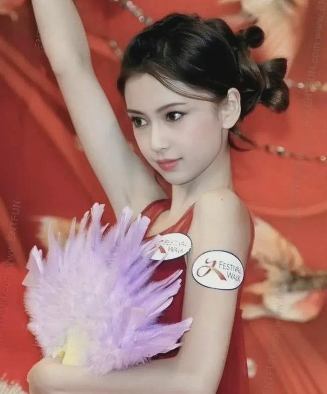 Nhan sắc Angelababy năm 17 tuổi đúng là báu vật Cbiz, 1 điểm thay đổi mà đẹp gấp bội hiện tại-2