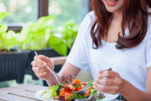 5 thói quen ngay sau bữa ăn âm thầm hủy hoại cơ thể bạn