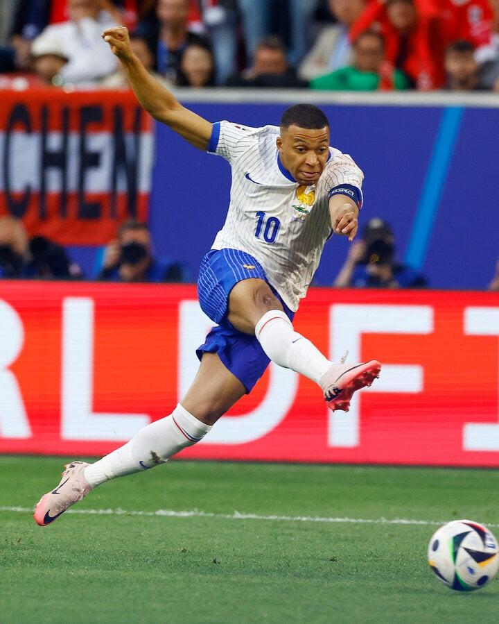 Mbappe vỡ mũi ngay trận ra quân, EURO khắc nghiệt hơn World Cup-1