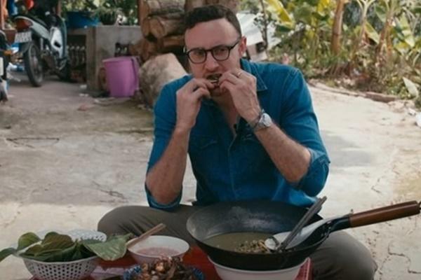 Phát hiện tiếng động lạ trên mái nhà, cô gái nhìn lên thấy cảnh khó tin-2