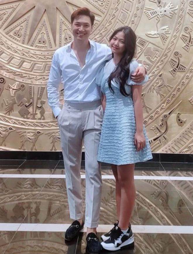 Sắc vóc gây ngỡ ngàng của vợ Mạnh Trường sau khi sinh 3 con-6