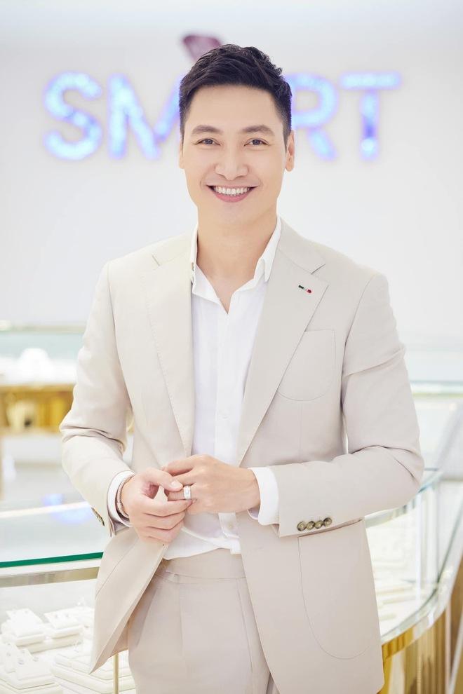 Sắc vóc gây ngỡ ngàng của vợ Mạnh Trường sau khi sinh 3 con-8