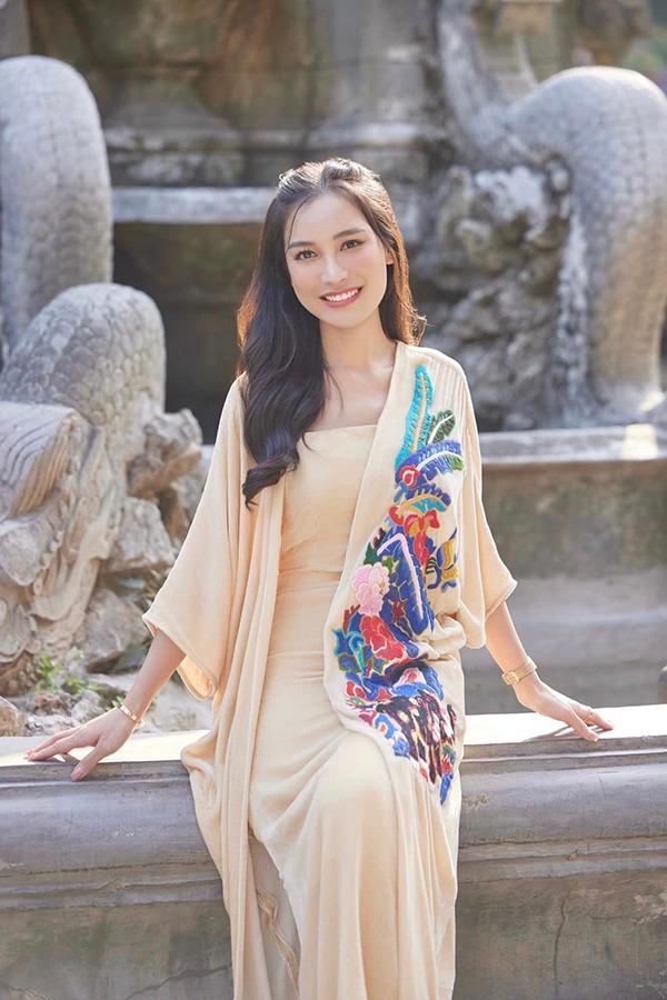 Sắc vóc đời thực BTV thời sự Linh Thủy-3