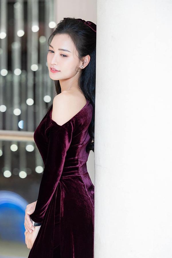 Sắc vóc đời thực BTV thời sự Linh Thủy-5