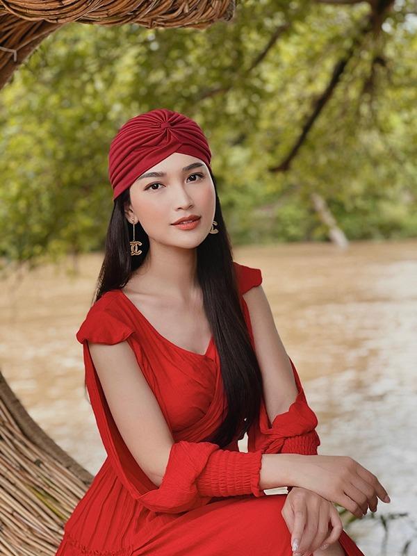 Sắc vóc đời thực BTV thời sự Linh Thủy-8