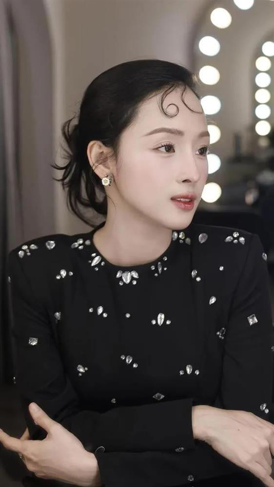Hoa hậu Trương Hồ Phương Nga sau biến cố: Không còn hứng thú chuyện tình cảm, yêu thích bán hàng online-8