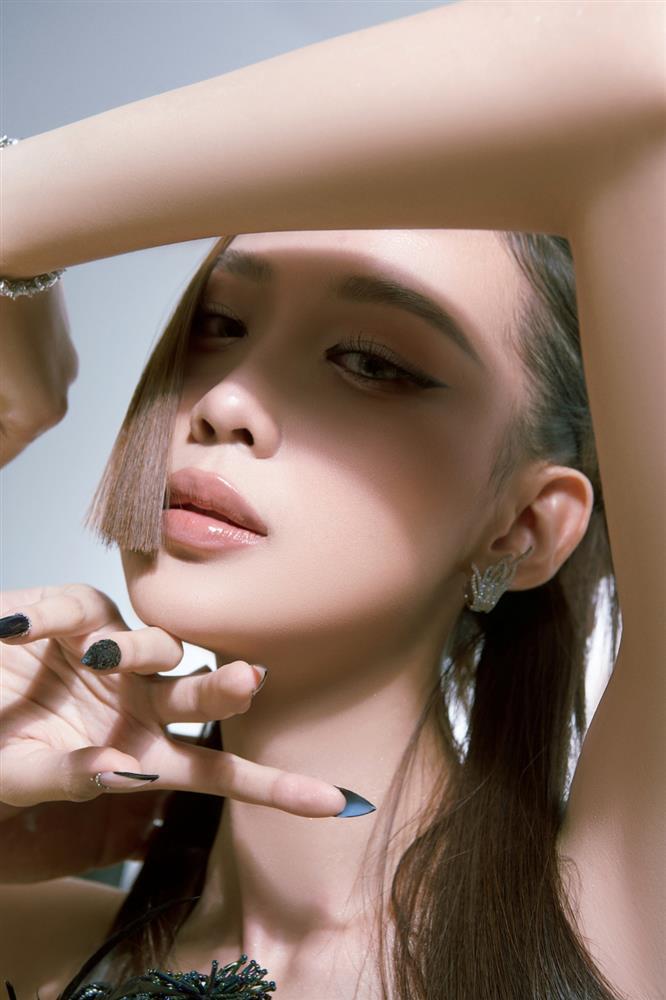 Chụp ảnh cùng mẹ, Hoa hậu cao 1m86 bất ngờ bị chiếm spotlight-7