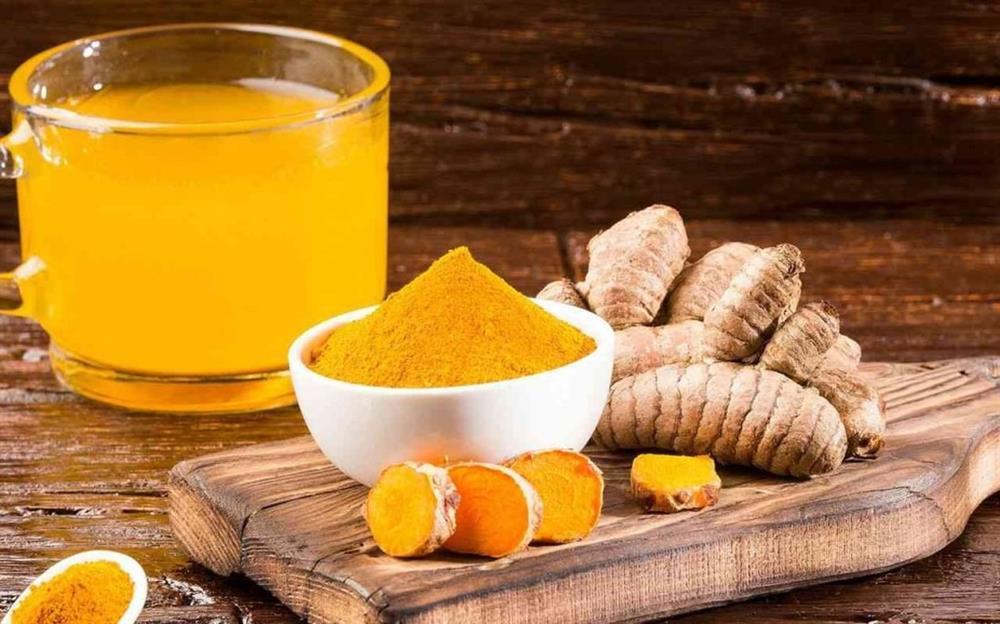 Ly nước màu vàng Phương Oanh uống sau sinh có gì đặc biệt?-5