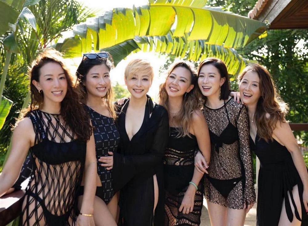 Xa Thi Mạn tự tin diện váy lưới, khoe nhan sắc bất chấp thời gian cùng vóc dáng nuột nà tuổi U50-1