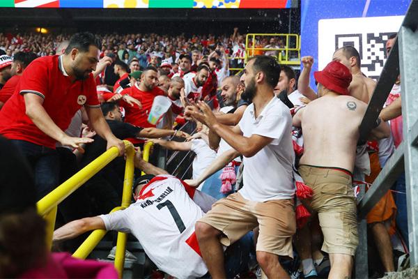 CĐV bất ngờ thiệt mạng tại Euro 2024-2
