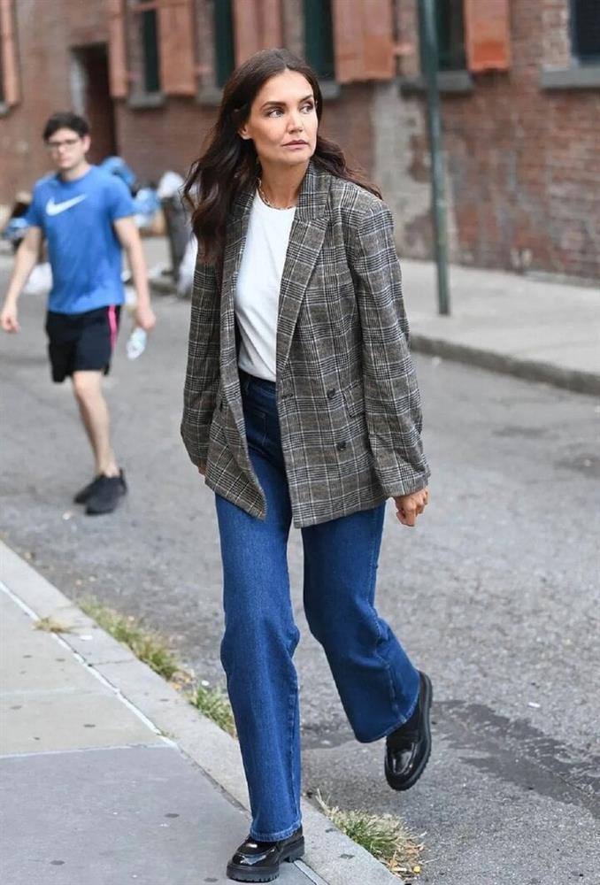 Những cách mặc áo thun sang xịn mịn cho phụ nữ công sở-6