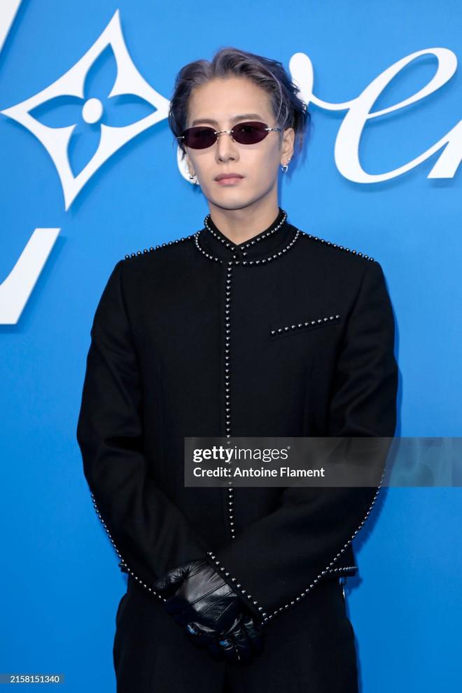 Đại hội mỹ nam tại show thời trang: Gong Yoo U50 vẫn phong độ, chấp hết bạn thân Lisa và nhiều đàn em-5